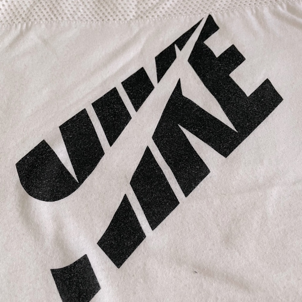 NIKE MEDIUM white muscle tee